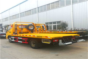 双峪附近拖车救援搭电